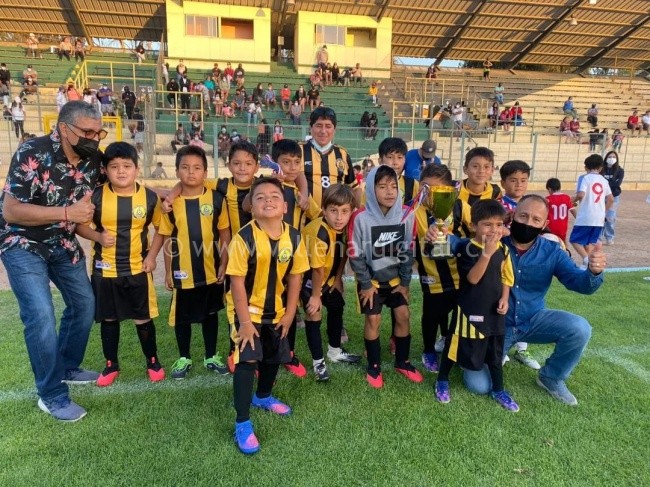 UNA GRAN JORNADA DE FÚTBOL FAMILIAR SE VIVIÓ EN EL ESTADIO MUNICIPAL