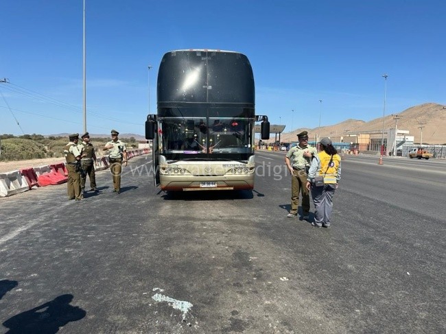 Autoridades De Copiap Sacan De Circulacion A Bus Pirata Con Carton